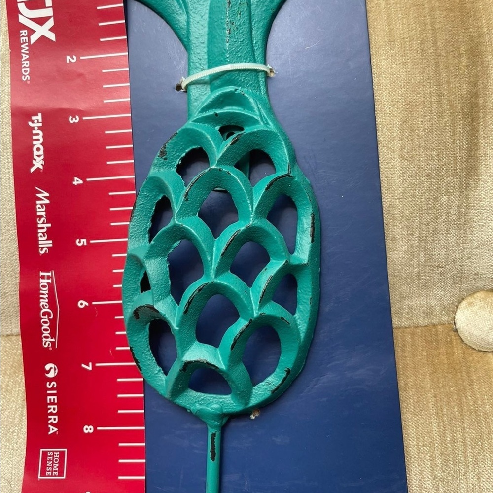 BRAND NEW SUMMER SOL PINEAPPLE GREEN METAL WALL HOOK